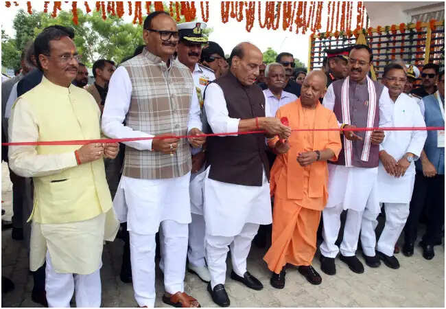 लखनऊ में नौसेना शौर्य वाटिका का उद्घाटन, INS गोमती का आकर्षण