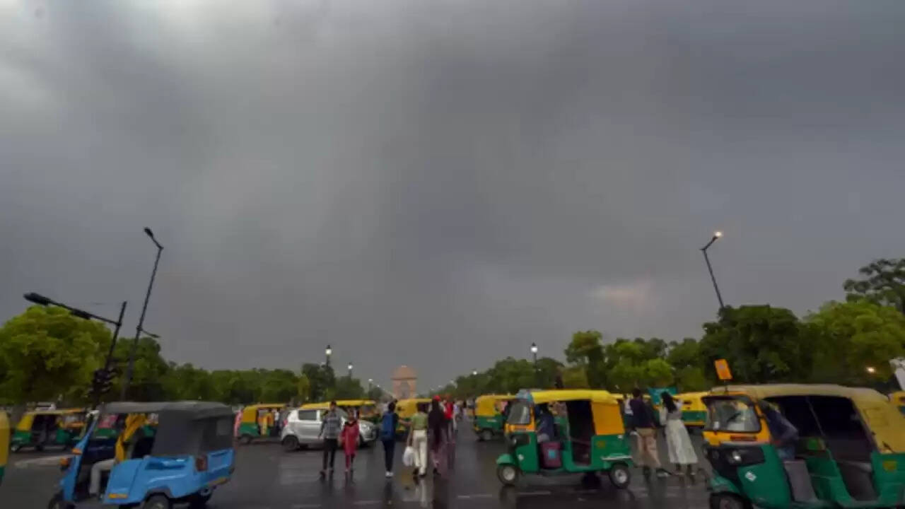 मॉनसून की दस्तक: उत्तर भारत में बारिश की चेतावनी, जानें अन्य राज्यों का हाल