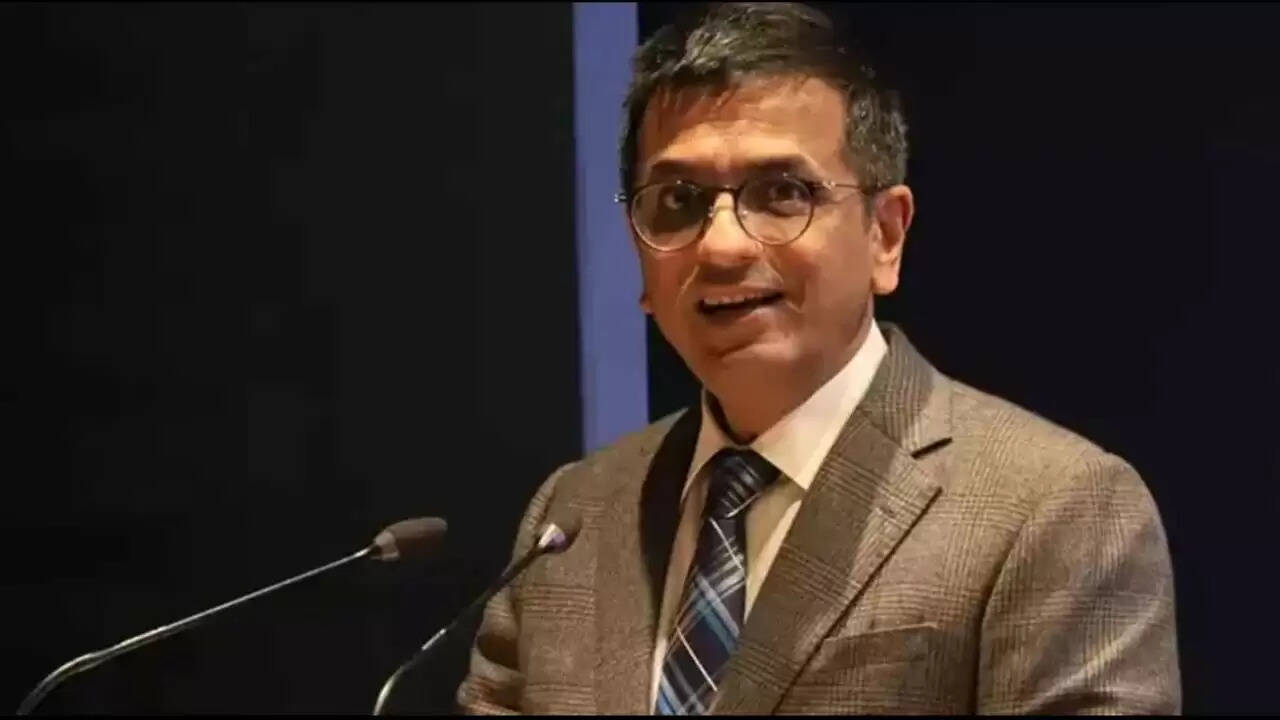 सुप्रीम कोर्ट ने पूर्व CJI चंद्रचूड़ के सरकारी बंगले को खाली कराने की मांग की