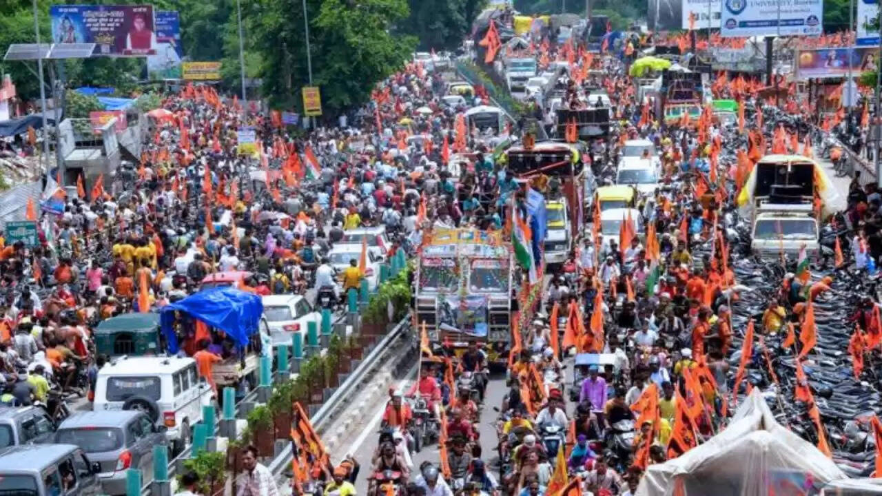 दिल्ली में कांवड़ यात्रा का शोर: पुलिस की कार्रवाई पर उठे सवाल