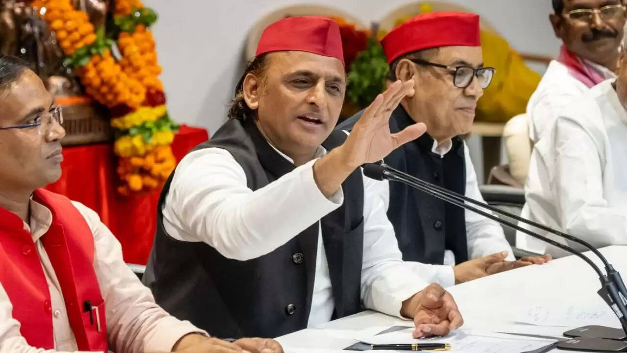 अखिलेश यादव ने योगी सरकार पर उठाए गंभीर सवाल, अब्बास अंसारी की सदस्यता रद्द करने का आरोप