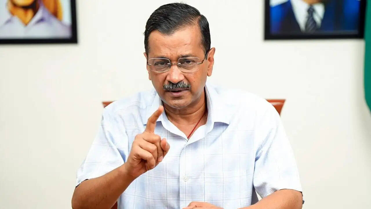 कॉकरोच आंदोलन: केजरीवाल ने केंद्र सरकार को घेरा