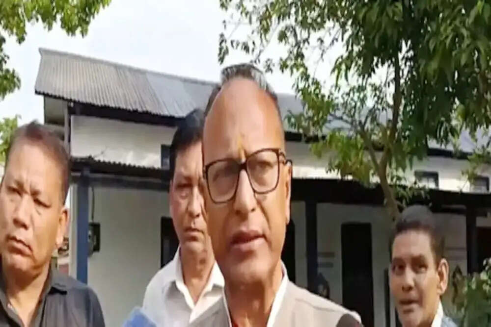 असम विधानसभा चुनाव में मतदान का उत्सव, नेताओं ने किया मतदान