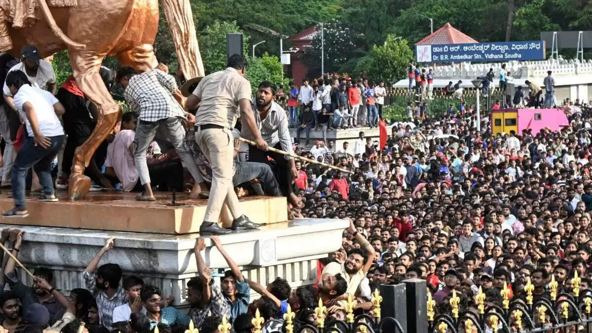 चिन्नास्वामी स्टेडियम भगदड़: जानें क्या हुआ और जिम्मेदार कौन?