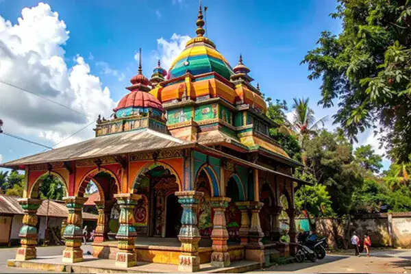 ओडिशा का मां कुरैसुनी मंदिर: साल भर पीठ की पूजा, एक बार मुख के दर्शन