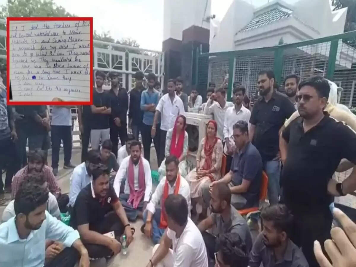 ग्रेटर नोएडा की शारदा यूनिवर्सिटी में छात्रा की आत्महत्या, प्रोफेसरों पर आरोप