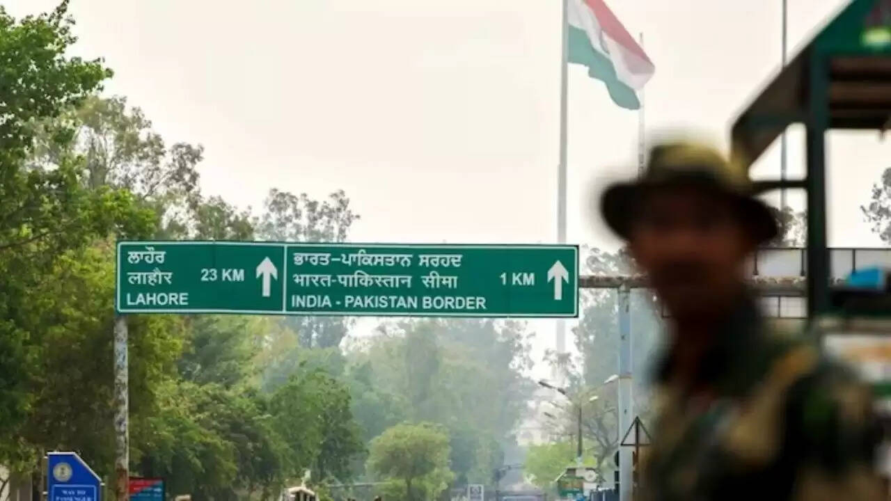 पाकिस्तान-भारत तनाव: वाघा सीमा पर पाकिस्तानी नागरिकों की वापसी में बाधा