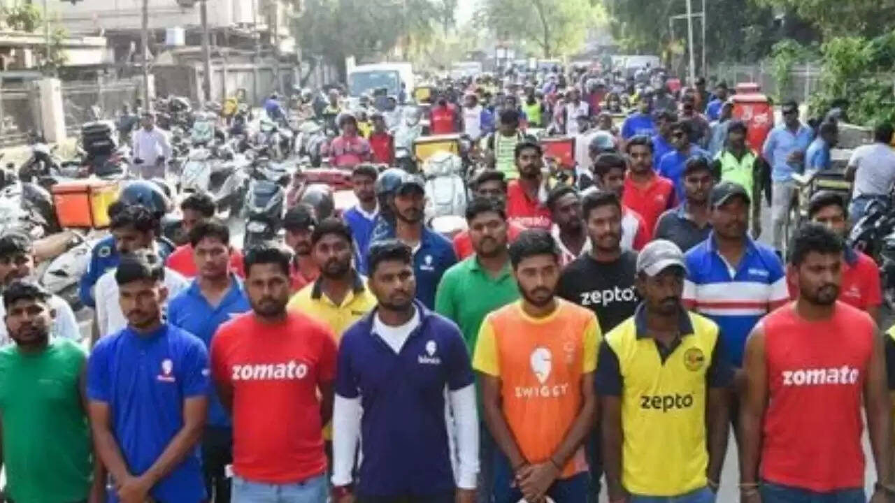 गिग वर्कर हड़ताल का असर: फूड और ग्रॉसरी डिलीवरी पर क्या पड़ा प्रभाव?