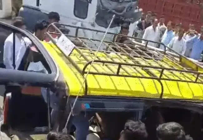 ठाणे में सड़क दुर्घटना में 11 लोगों की जान गई