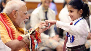 प्रधानमंत्री मोदी ने रक्षाबंधन पर स्कूली बच्चों के साथ मनाया त्योहार