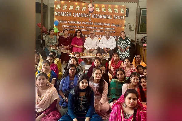 दिवाली उत्सव का आयोजन रोमेश चंद्र मेमोरियल ट्रस्ट में