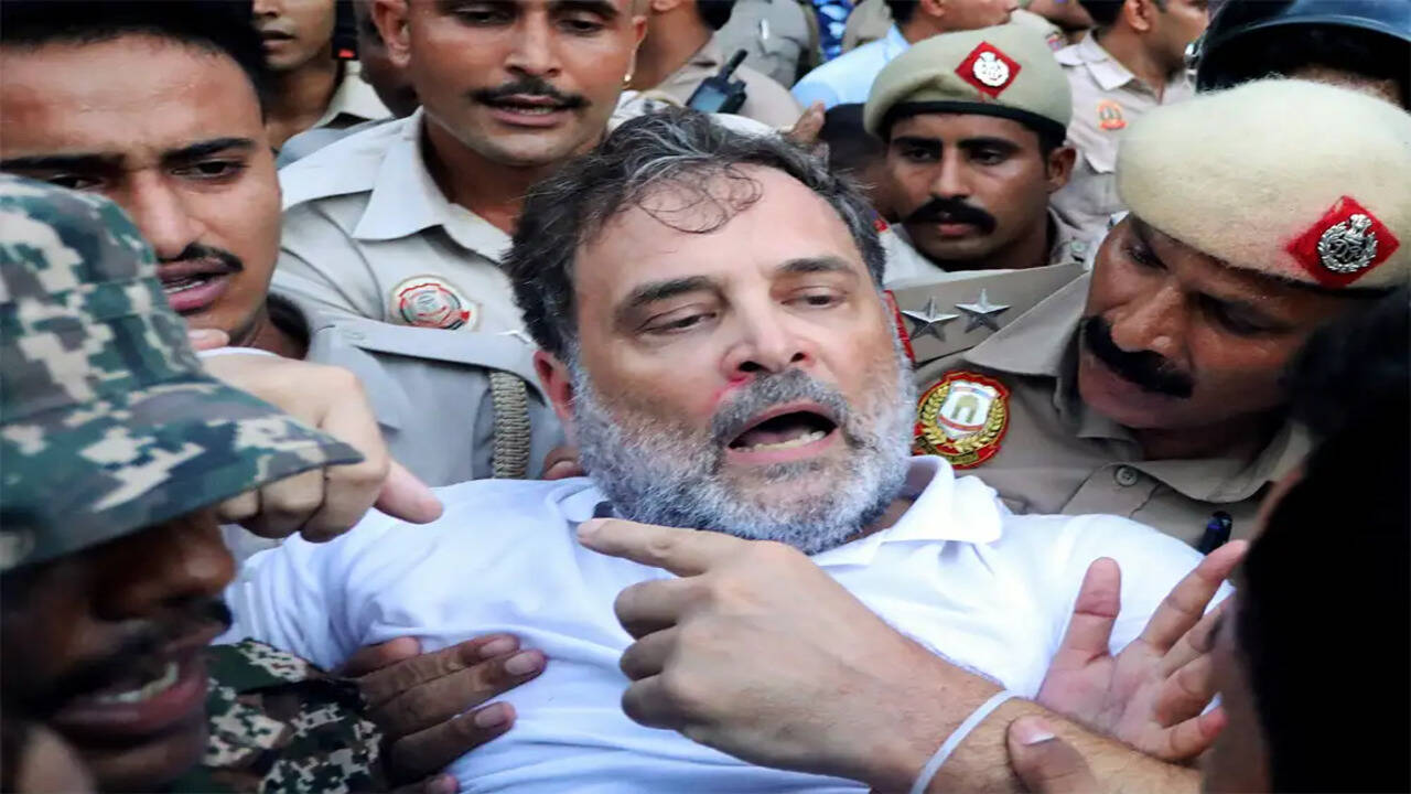 राहुल गांधी का मोदी पर तीखा हमला, छात्रों के अधिकारों की रक्षा की अपील