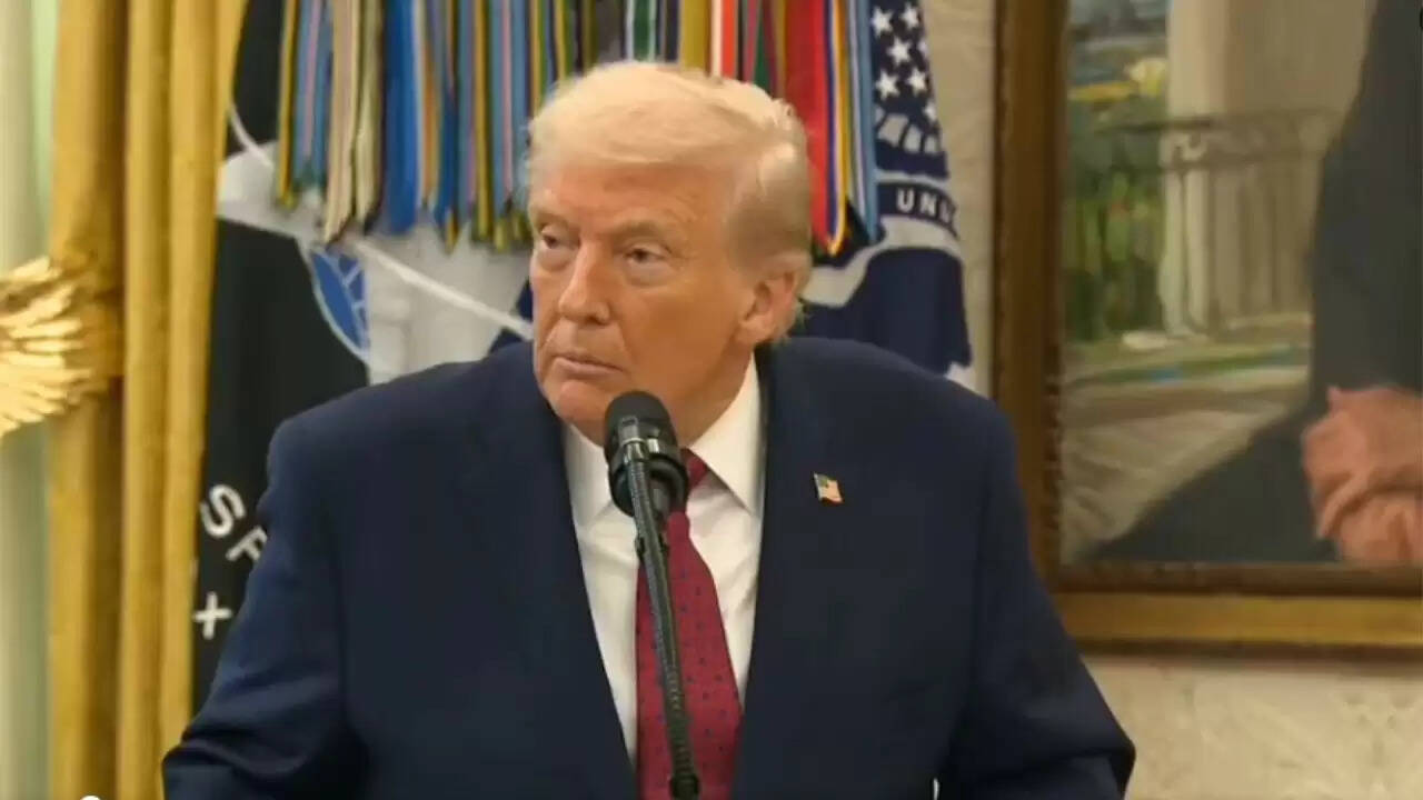 डोनाल्ड ट्रंप ने बीबीसी के खिलाफ 10 अरब डॉलर का मुकदमा दायर किया