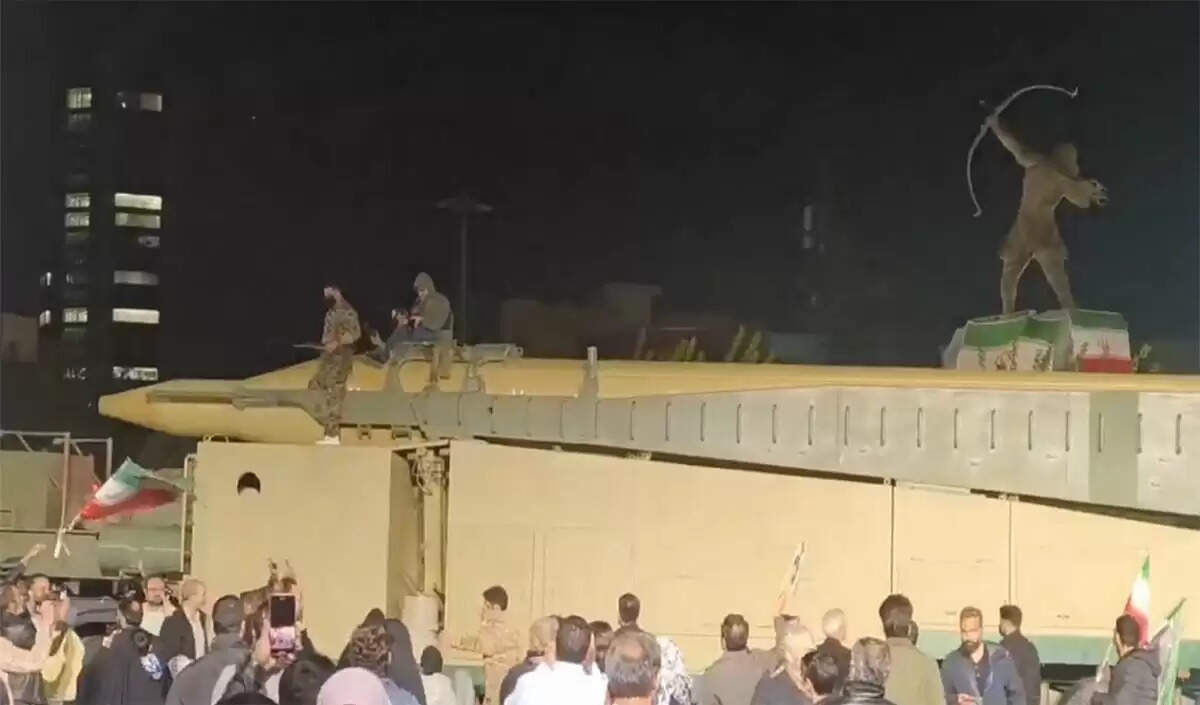 ईरान की सैन्य शक्ति और कूटनीतिक प्रयासों का संतुलन