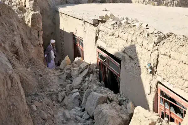 पाकिस्तान ने अफगानिस्तान में आतंकवादी ठिकानों पर हवाई हमले किए