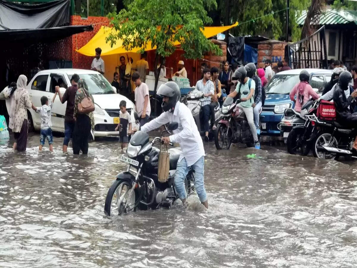 दिल्ली और उत्तर प्रदेश में मॉनसून की दस्तक, बारिश की चेतावनी