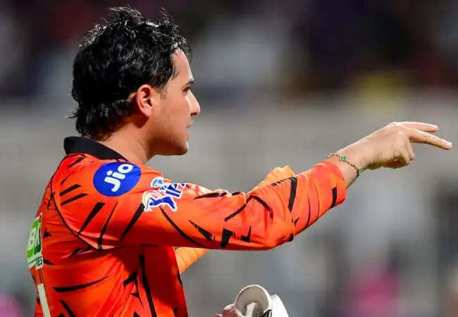 बीसीसीआई ने अभिषेक शर्मा पर लगाया जुर्माना, IPL आचार संहिता का उल्लंघन