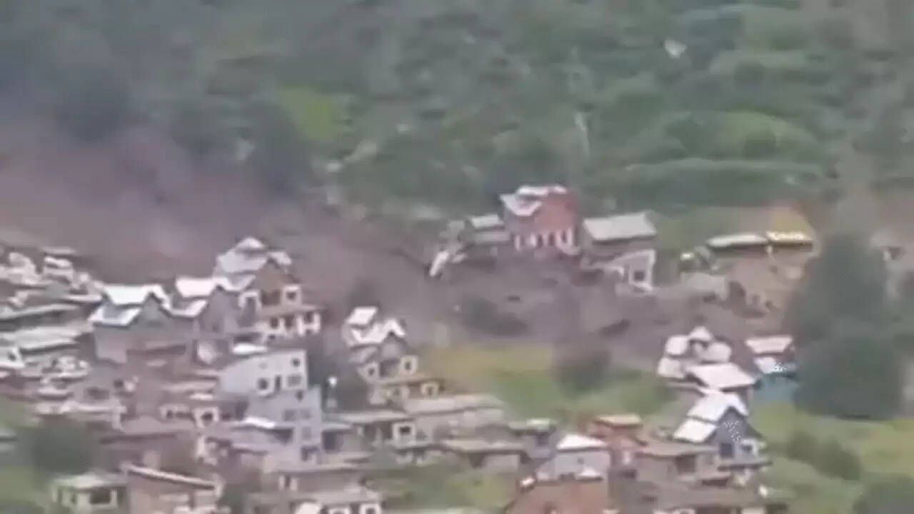 जम्मू-कश्मीर में बादल फटने से आई बाढ़, कई लोगों की मौत