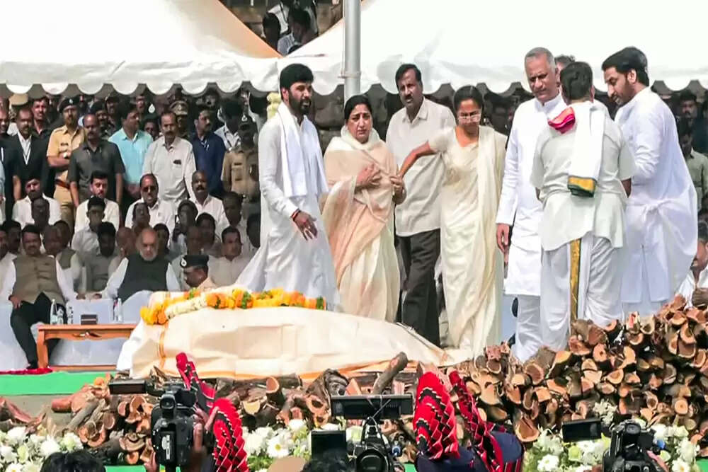 अजित पवार विमान हादसे की जांच में साजिश के आरोप, सीबीआई जांच की सिफारिश