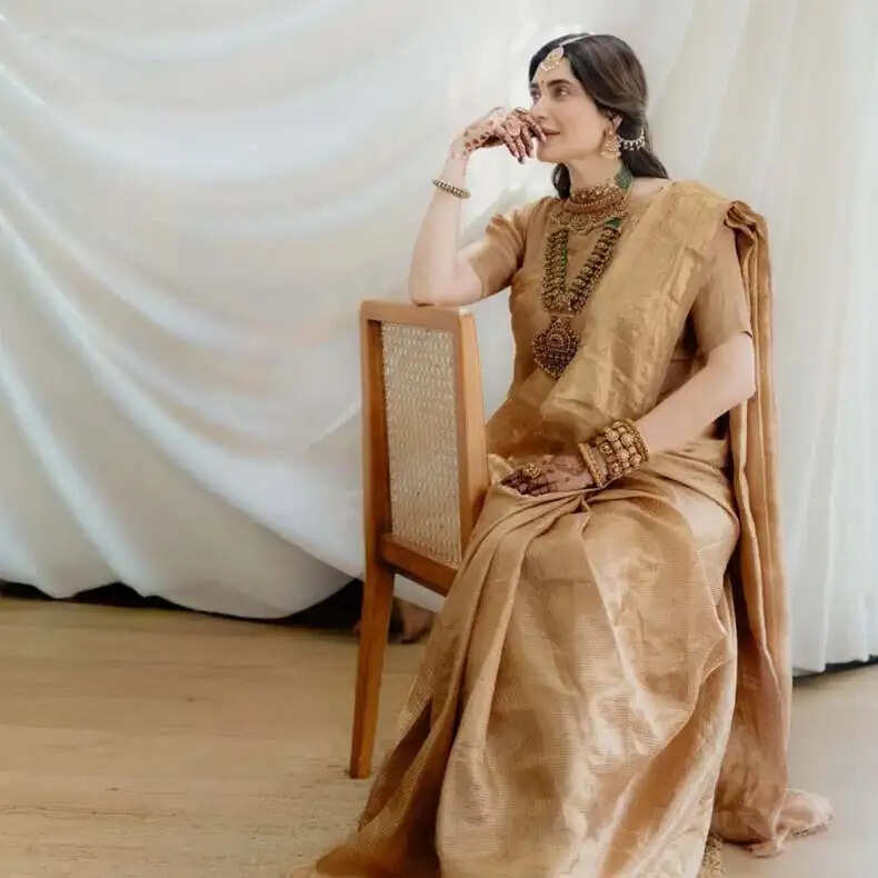 करिश्मा तन्ना का बेबी शॉवर: पारंपरिक रस्मों और भव्यता का संगम