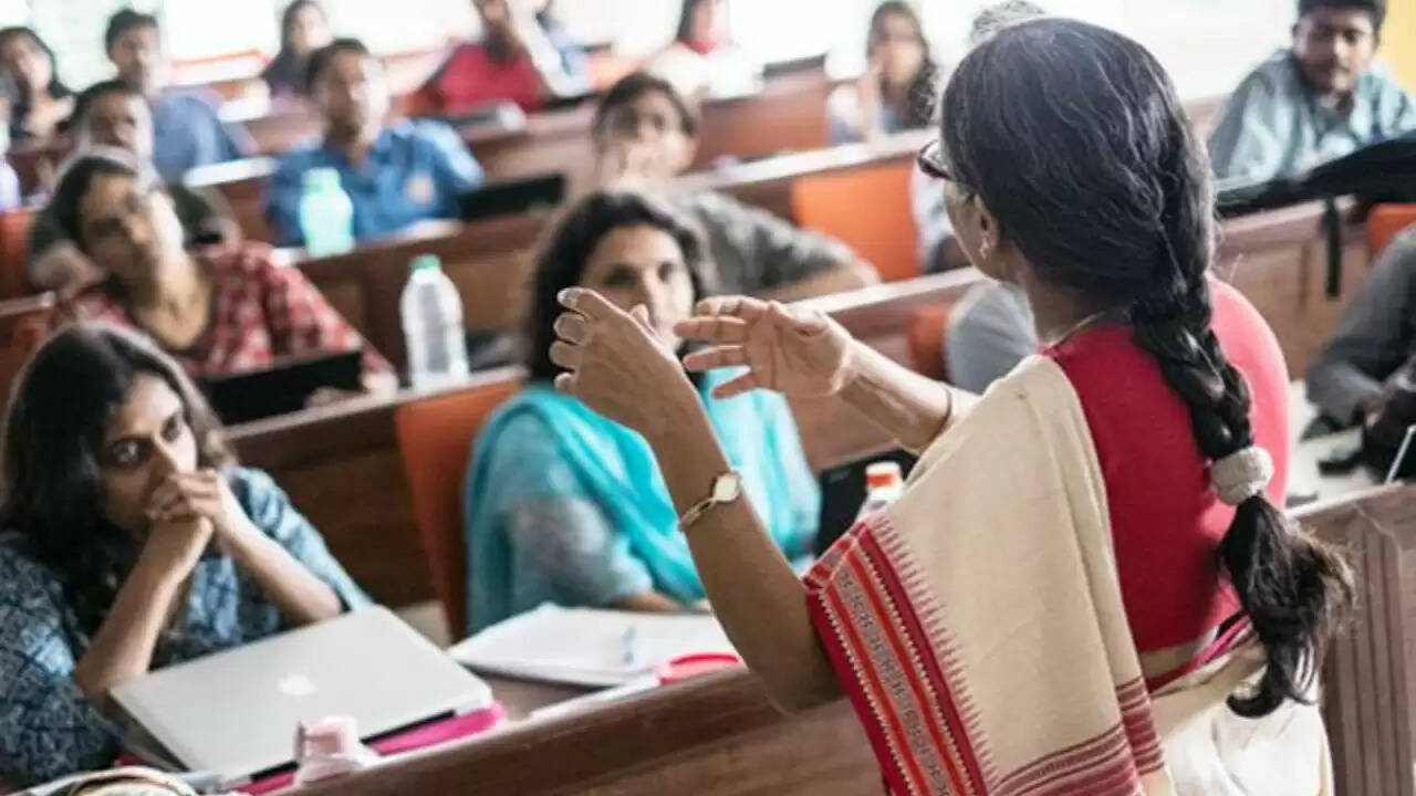 दिल्ली विश्वविद्यालय में असिस्टेंट प्रोफेसर के लिए सुनहरा अवसर