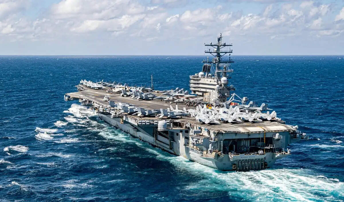 डोनाल्ड ट्रंप ने ईरान पर सैन्य दबाव बढ़ाने के लिए USS जॉर्ज एच.डब्ल्यू. बुश की तैनाती की पुष्टि की