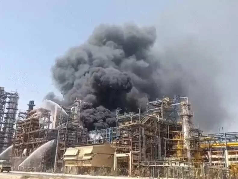 पचपदरा रिफाइनरी में आग: उद्घाटन से पहले की घटना