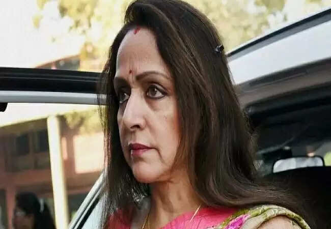 हेमा मालिनी ने मीडिया पर धर्मेंद्र की मौत की झूठी खबर फैलाने का आरोप लगाया