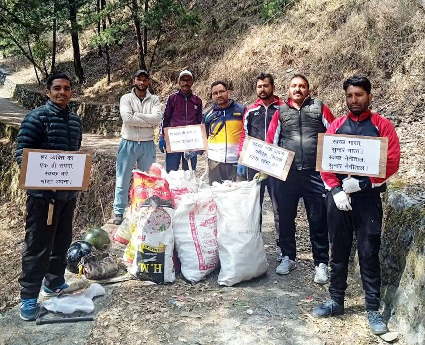 धार्मिक स्थलाें के पास चलाया सफाई अभियान