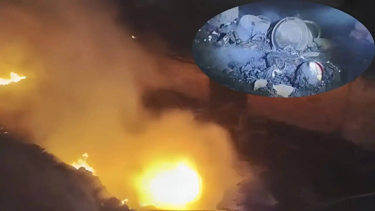 रोहिणी में गोदाम में आग से तीन लोगों की मौत, बच्चा भी शामिल