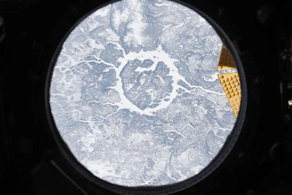 नासा के आर्टेमिस मिशन से चांद और पृथ्वी की अद्भुत झलक