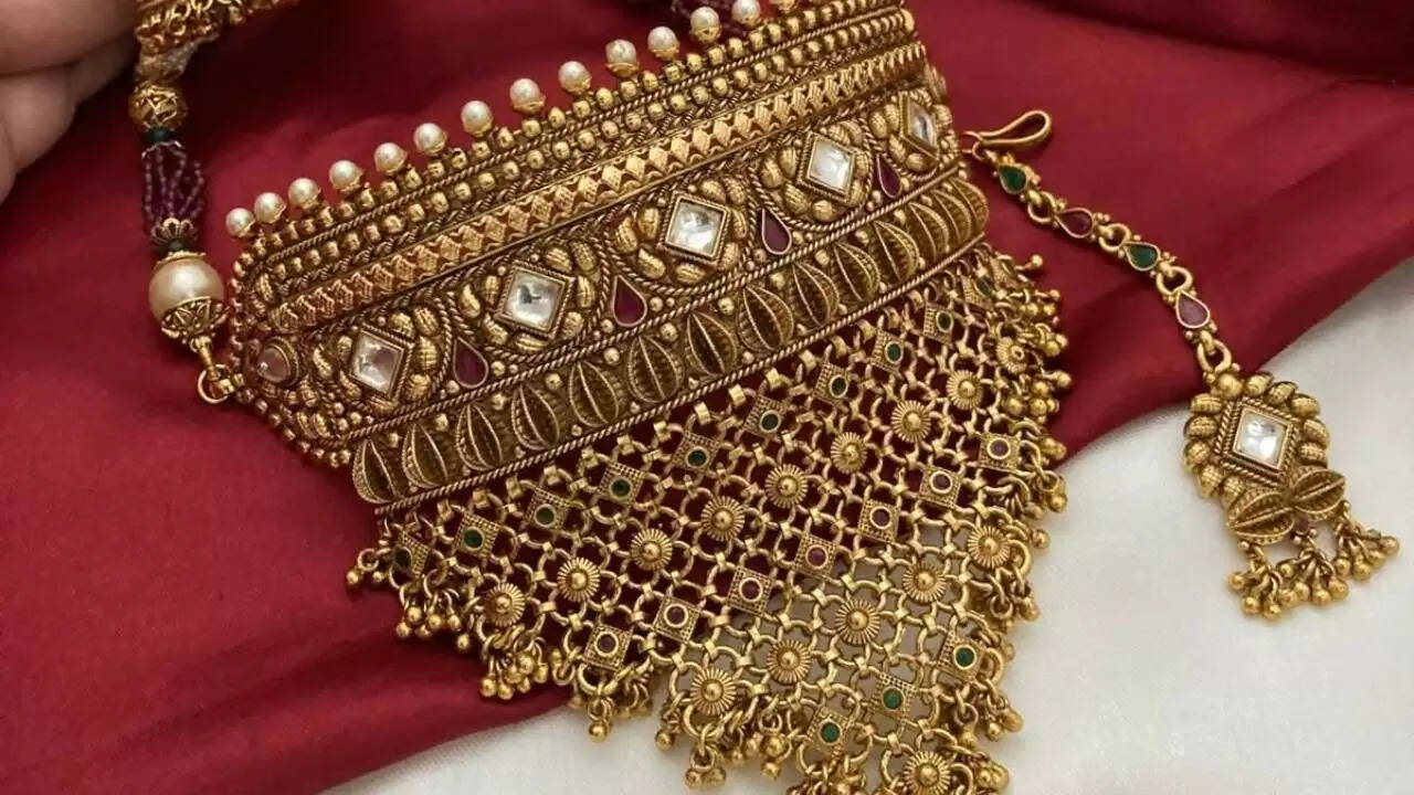 सोने और चांदी की कीमतों में गिरावट: जानें ताजा रेट