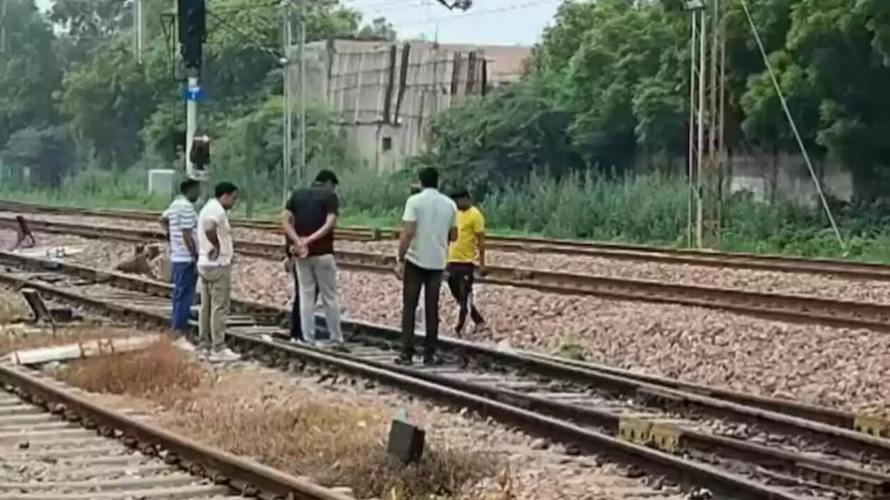 हरियाणा में महिला के साथ गैंगरेप, रेलवे ट्रैक पर फेंका गया
