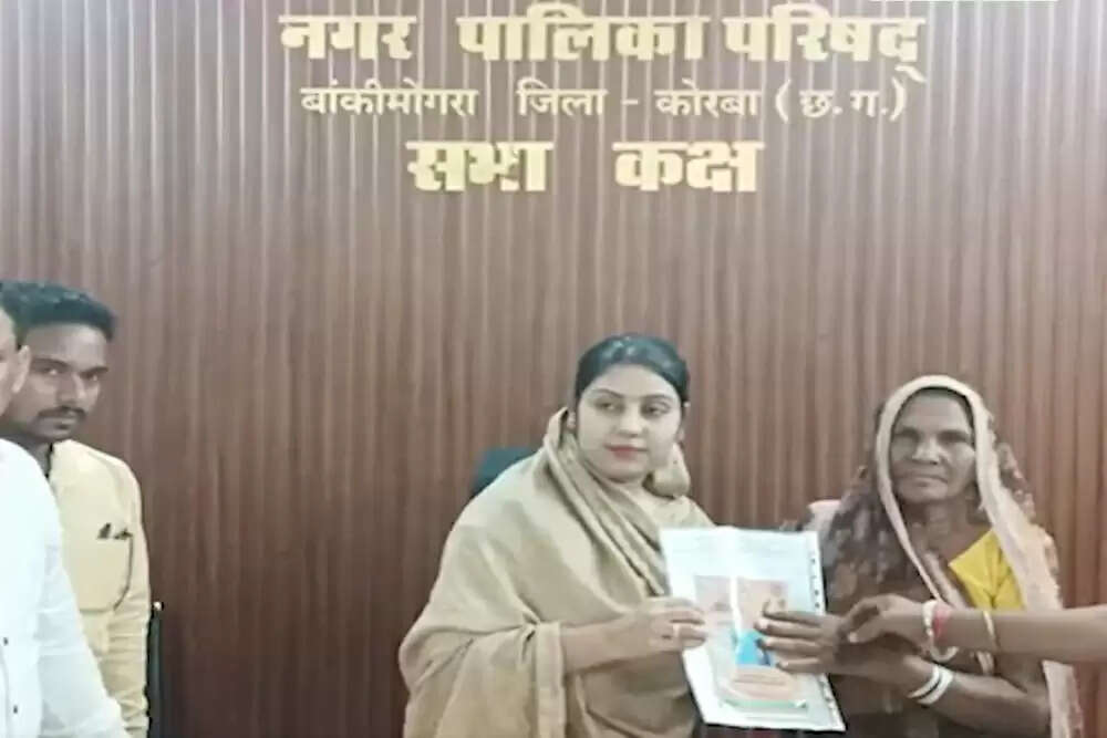 छत्तीसगढ़ में प्रधानमंत्री आवास योजना के तहत 26 लाभार्थियों को मिला प्रमाण पत्र