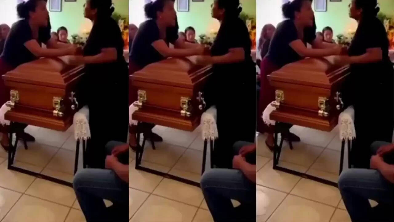 अंतिम संस्कार में दो गर्लफ्रेंड्स के बीच हुई झड़प: क्या है इस घटना की सच्चाई?