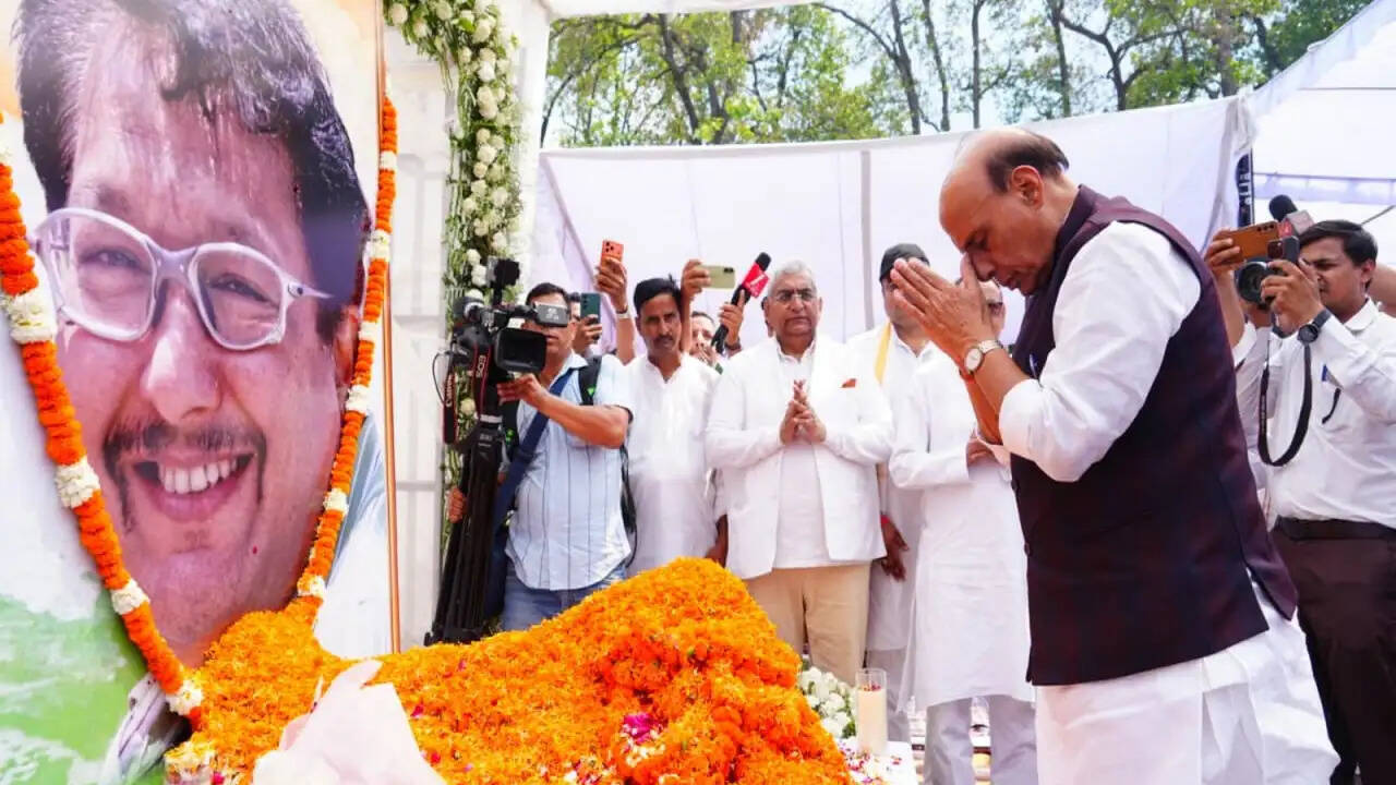 जसपाल राणा को भावभीनी श्रद्धांजलि, राजनाथ सिंह और धामी ने दी श्रद्धांजलि
