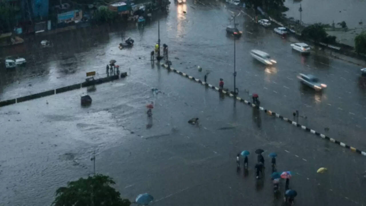 भारत में मौसम का मिजाज: भारी बारिश और येलो अलर्ट की चेतावनी