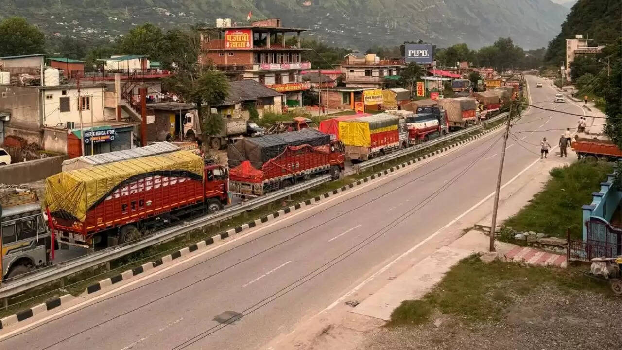 जम्मू-कश्मीर और हिमाचल में बारिश का कहर: 35 लोगों की जान गई, 534 सड़कें बंद