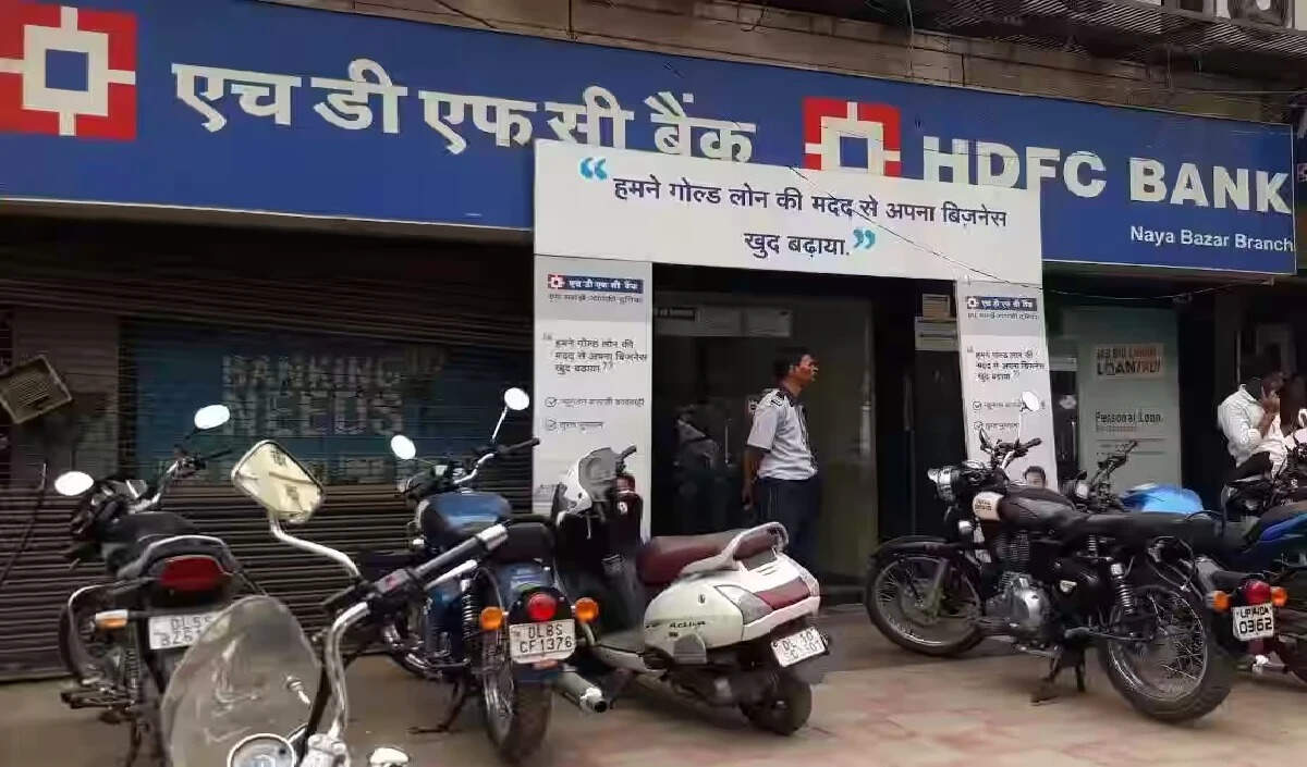 एचडीएफसी बैंक के सीईओ शशिधर जगदीशन के खिलाफ एफआईआर दर्ज