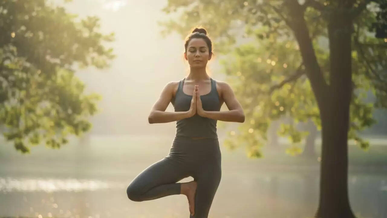 योग के लाभ: क्या यह अकेले स्वास्थ्य के लिए पर्याप्त है?