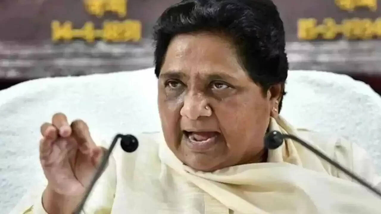 मायावती की लखनऊ रैली में सपा और कांग्रेस पर तीखा हमला