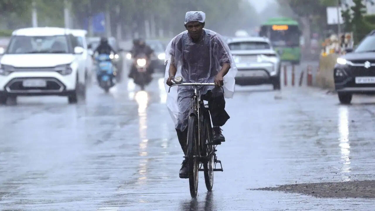 भारत में मौसम का हाल: बारिश और लू की चेतावनी