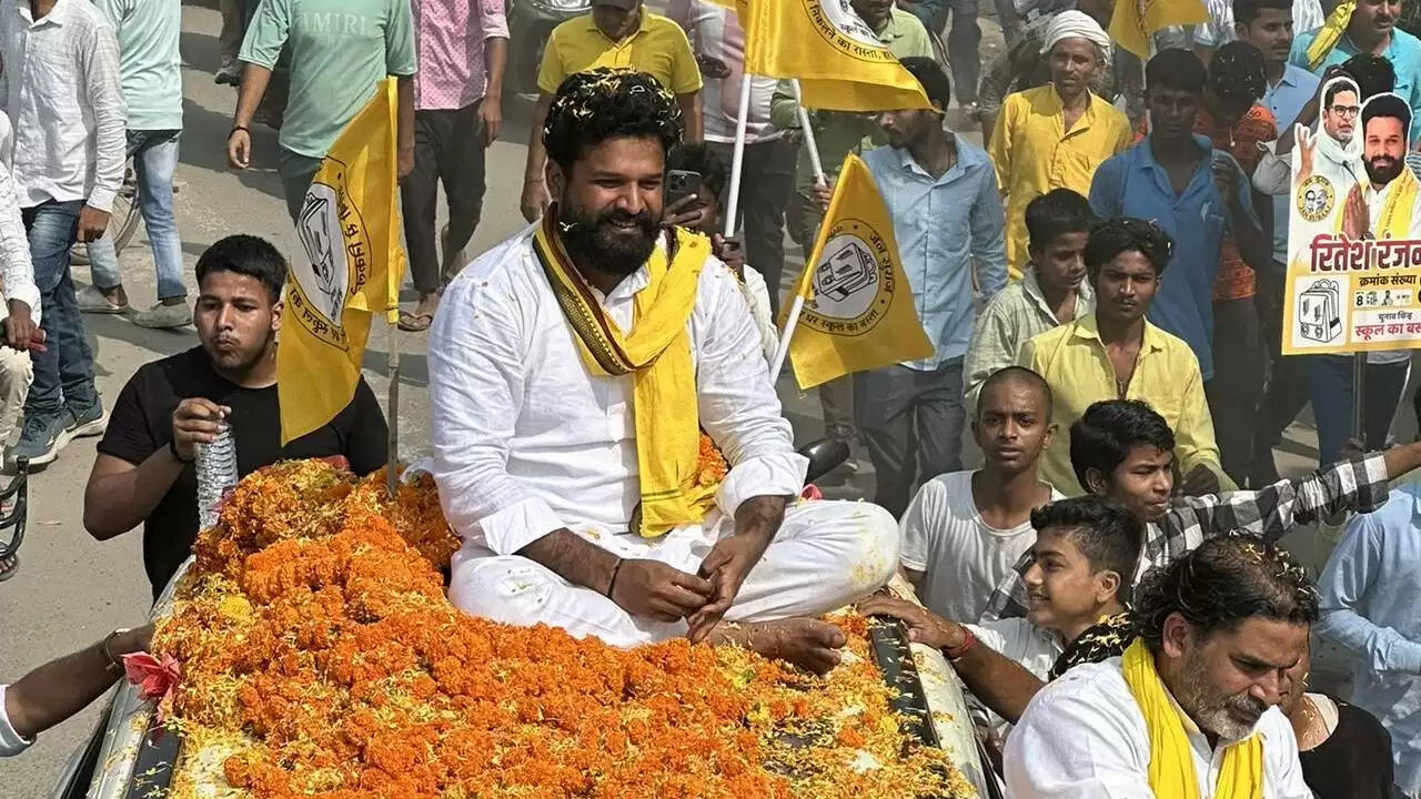 आचार संहिता उल्लंघन पर FIR दर्ज, रितेश पांडेय और रॉकी यादव शामिल