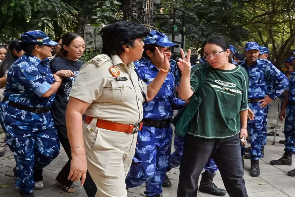 लद्दाख की घटना: सरकार को नागरिकों के धैर्य की परीक्षा नहीं लेनी चाहिए