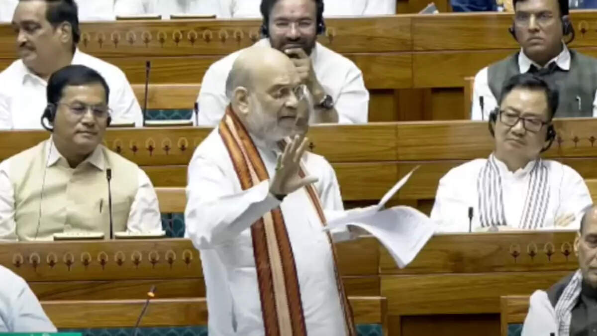 गृहमंत्री अमित शाह का विपक्ष पर हमला: आतंकवादियों के खिलाफ सख्त कार्रवाई का दावा