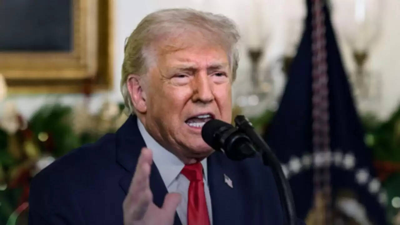 डोनाल्ड ट्रंप का क्रेडिट कार्ड ब्याज दरों पर प्रस्ताव: अमेरिकी बैंकिंग क्षेत्र में हलचल