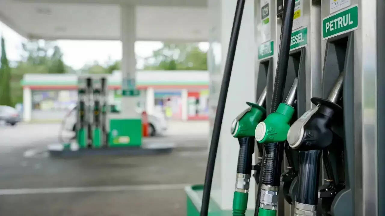 पेट्रोल और डीजल की कीमतें स्थिर, जानें आपके शहर में रेट