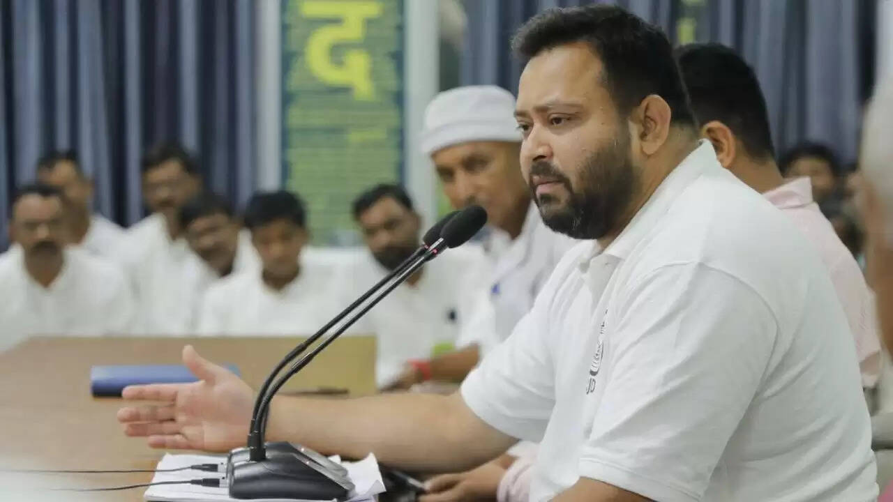 तेजस्वी यादव ने आईआरसीटीसी घोटाले में आरोपों पर दी प्रतिक्रिया