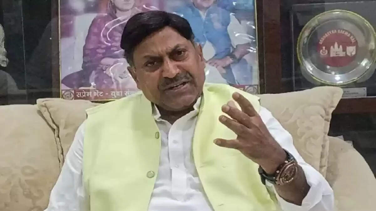 भाजपा विधायक फतेह बहादुर सिंह सड़क दुर्घटना में घायल