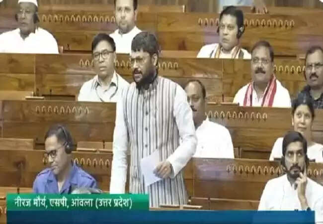 उत्तर प्रदेश में स्कूलों के मर्जर पर संसद में उठी आवाज़
